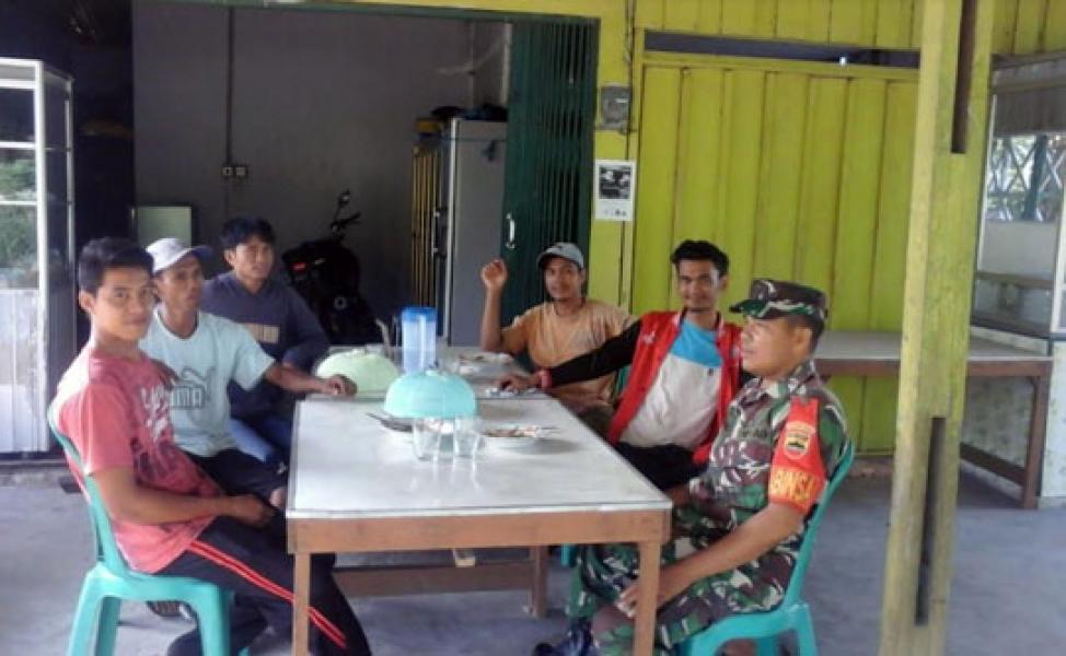 Bina Silaturahmi Melalui Komsos, Koramil 15/Kuala Kampar Kenalkan TMMD