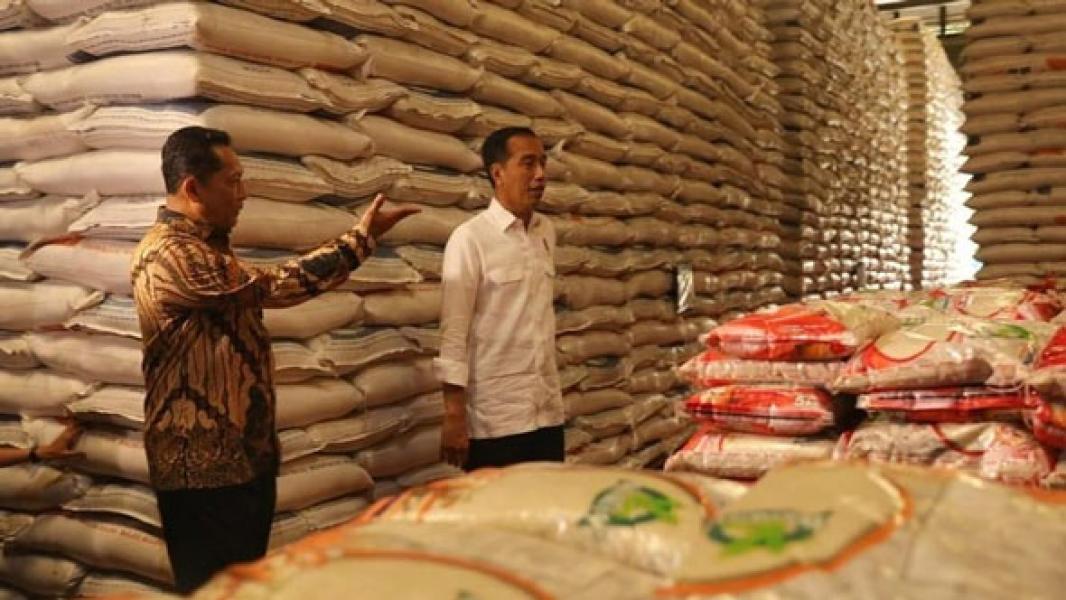 Buwas Ancam Mundur, Beras �Kartu Sakti� Diserahkan ke Bulog