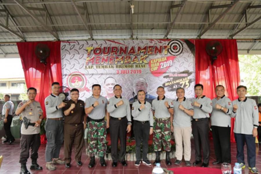 Danrem 031/Wira Bima Hadiri Tounament Menembak Kapolda Riau CUP