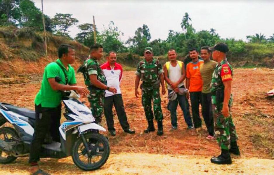 Dukung TMMD Ke 105 Kodim 0313/KPR, Ini Yang di Lakukan Babinsa Koramil 11 Tambusai