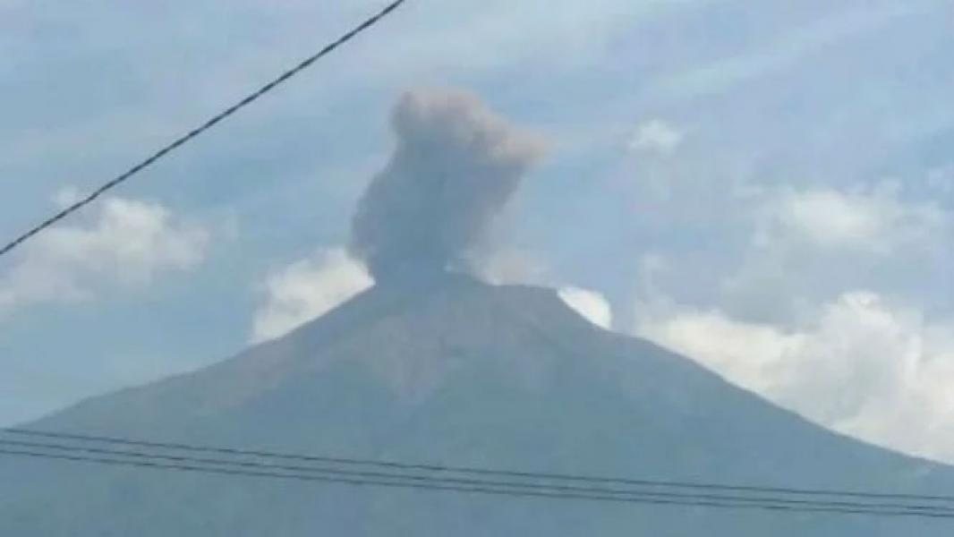 Gunung Kerinci Meletus