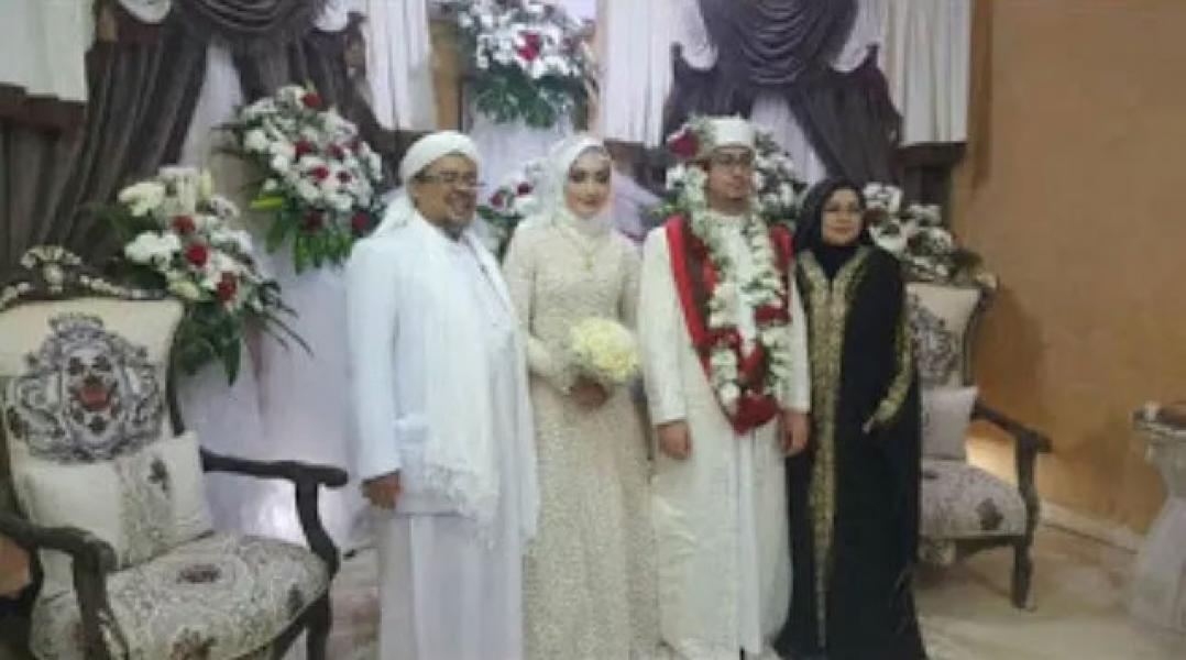 Habib Rizieq Nikahkan Putrinya di Makkah