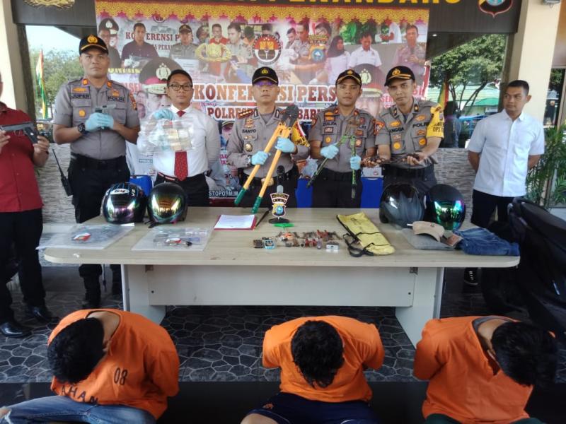 Komplotan Spesialis Pembobol Minimarket Alfamart dan Indomaret di Pekanbaru Dibekuk Polisi