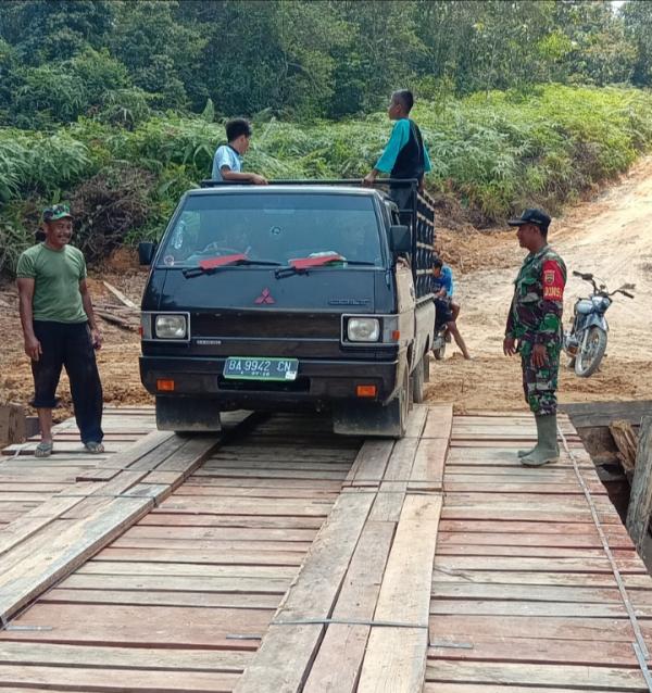 Peran Babinsa Dukung Kesuksesan Program TMMD 105 Kodim 0313/KPR