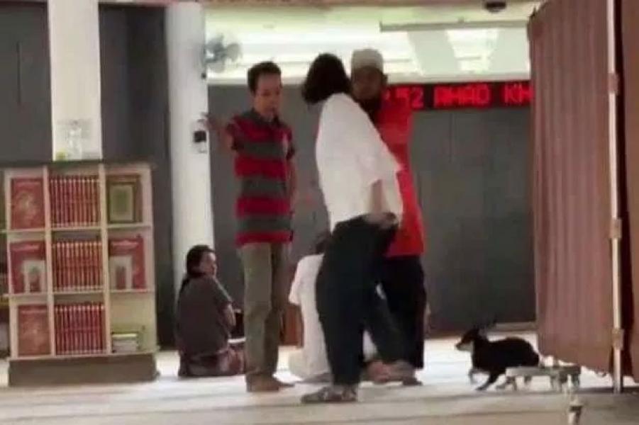 Polisi Sebut Perempuan Pembawa Anjing ke Dalam Masjid Punya Riwayat Penyakit Jiwa