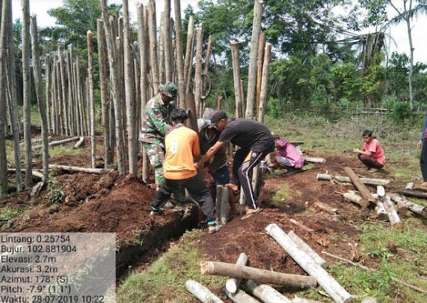 Ragam TMMD Ke 105 Kodim 0313/Kpr, Koramil 15/Kuala Kampar Goro Bangun Pondasi Mesjid