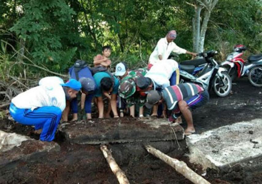 Sosialisasikan Makna TMMD, Babinsa Koramil 15/Kuala Kampar Dukung Goro
