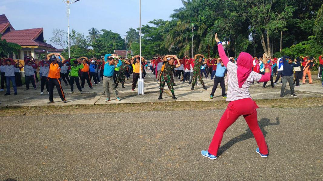Sukseskan TMMD ke 105 Kodim 0313/KPR, Babinsa Koramil 08/Tandun Ikuti Kegiatan Germas
