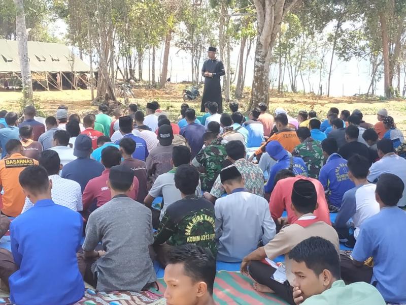 TMMD ke 105 Kodim 0313/KPR, Peserta Perkemahan Saka Wira Kartika Gelar Sholat Jumat dan Doa Bersama