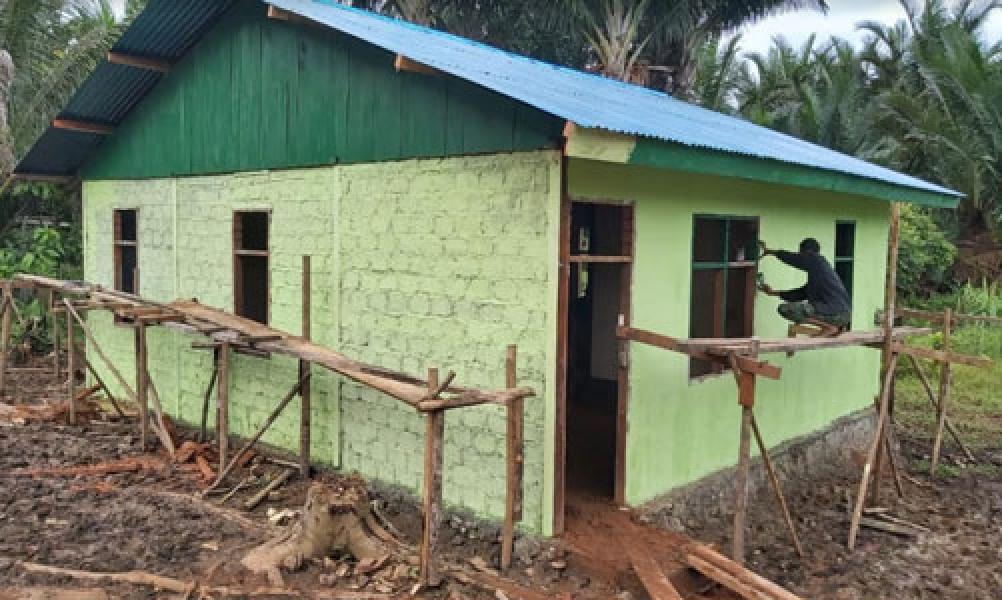13 Rumah Program TMMD 108 Kodim 1709/Yawa Memasuki Tahap Pengecatan