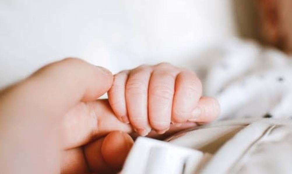 Bayi Usia Sehari Positif Covid-19, Dokter dan Tim Medis akan Diswab