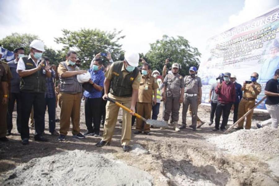 Bupati Alfedri Letakkan Batu Pertama Pembangunan IPA Baja INDOOR Pertama di Siak