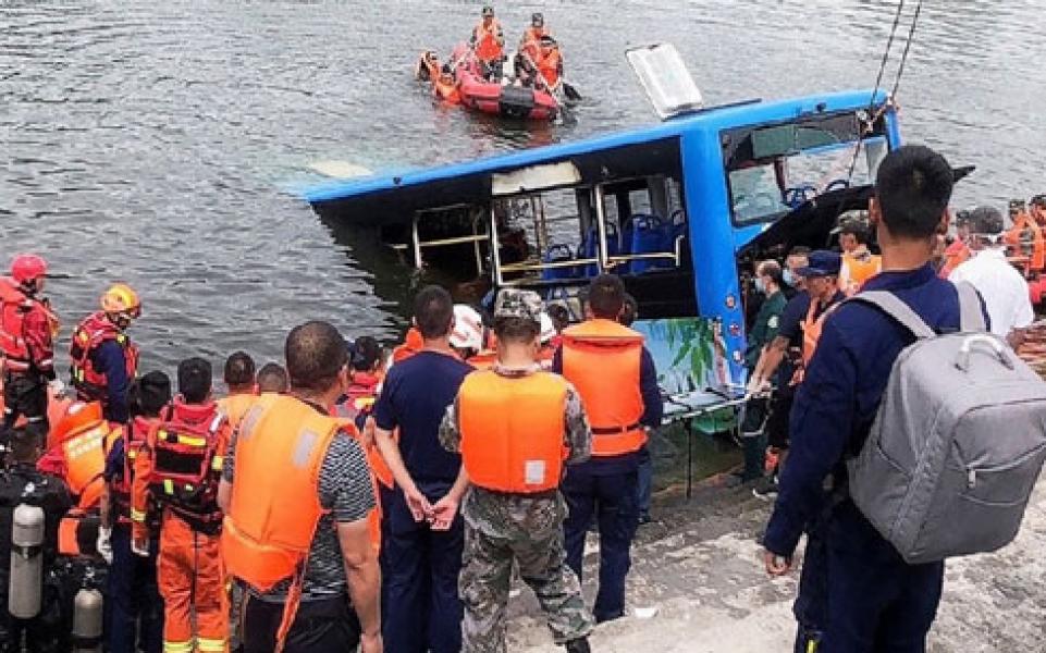 Bus Terjun ke Danau di China, 21 Siswa Peserta Ujian Tewas