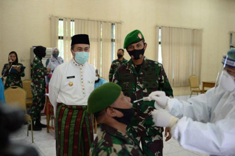 Gubri Tinjau Pelaksanaan Swab Test Korem 031/WB