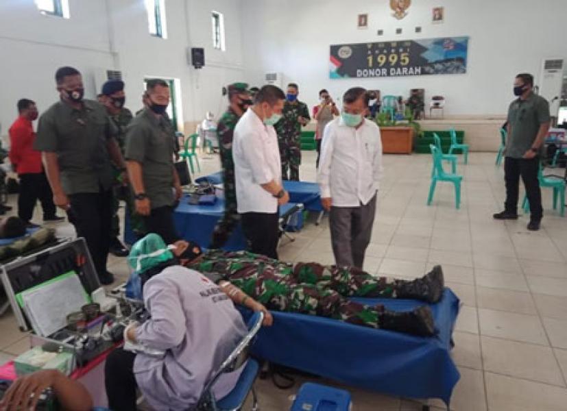 Jusuf Kalla Tinjau Baksos Donor Darah Alumni Akabri 95 Bima Cakti di Makassar