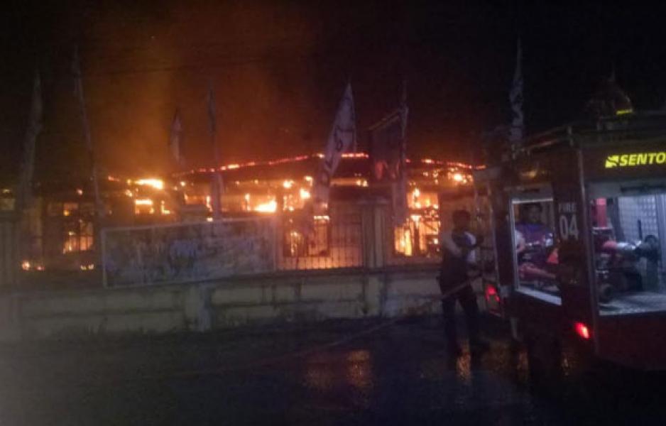 Kantor DPD IPK Rohul Terbakar, Petugas Pasang Garis Polisi
