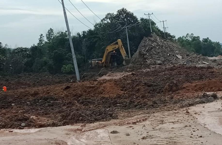 Limbah Sisa Pembangunan PLTGU Asal Buang, PT MRPR-LEC dan HK Disomasi