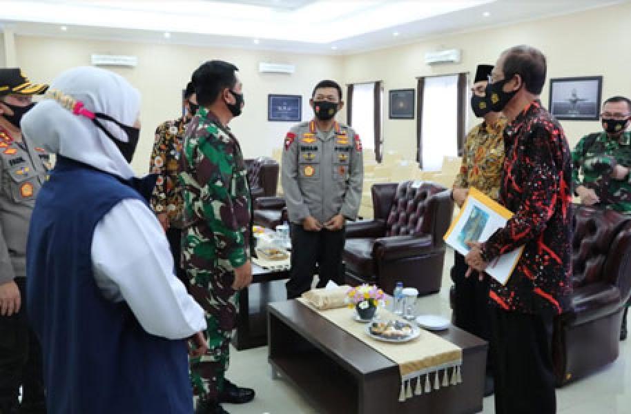 Panglima TNI dan Kapolri Pimpin Rapat Bersama Gugus Tugas Covid-19 Madiun