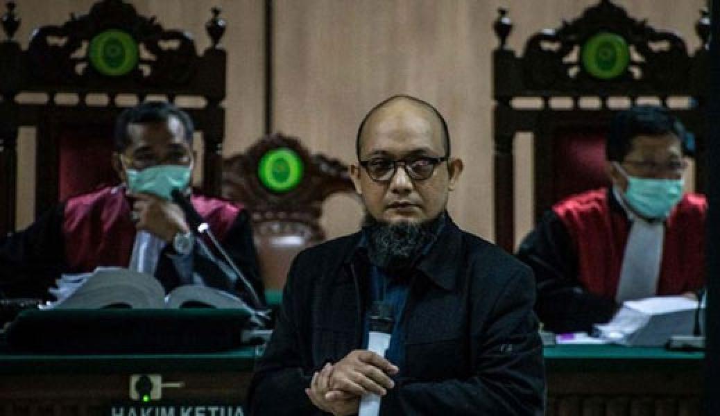 Penyiram Air Keras Novel Divonis 2 dan 1,5 Tahun Penjara