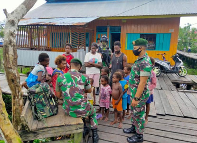 Satgas 754 Kostrad Gelar Pelayanan Kesehatan Keliling di Asmat