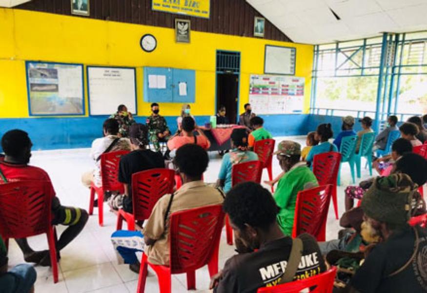 Satgas Pamtas RI-PNG Yonif 125/Simbisa Dampingi Penyaluran BLT Dana Desa