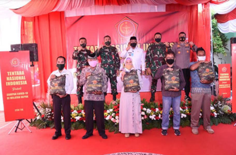TNI Peduli Covid-19, Salurkan Bantuan Paket Sembako