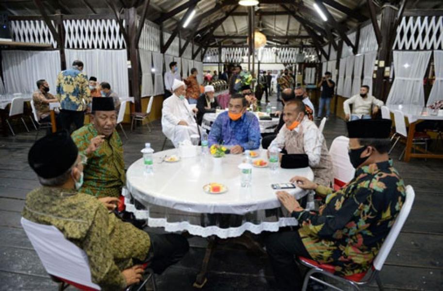 Wagubri Hadiri Silaturrahmi Majelis Pemuka Masyarakat Riau dan FKPMR