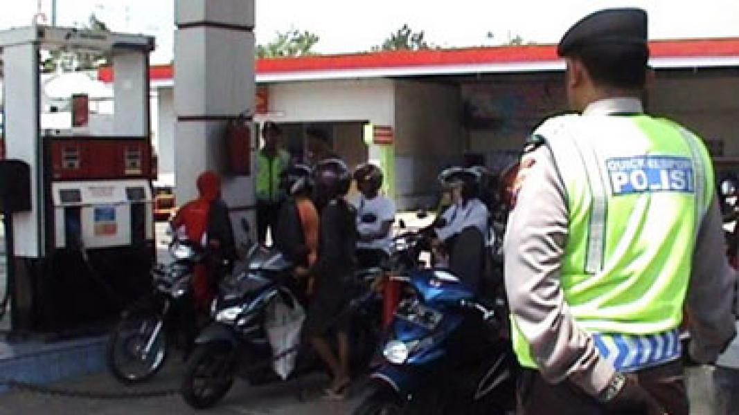 Antisipasi Kelangkaan BBM, Polresta Pekanbaru Turunkan Personil Jaga SPBU