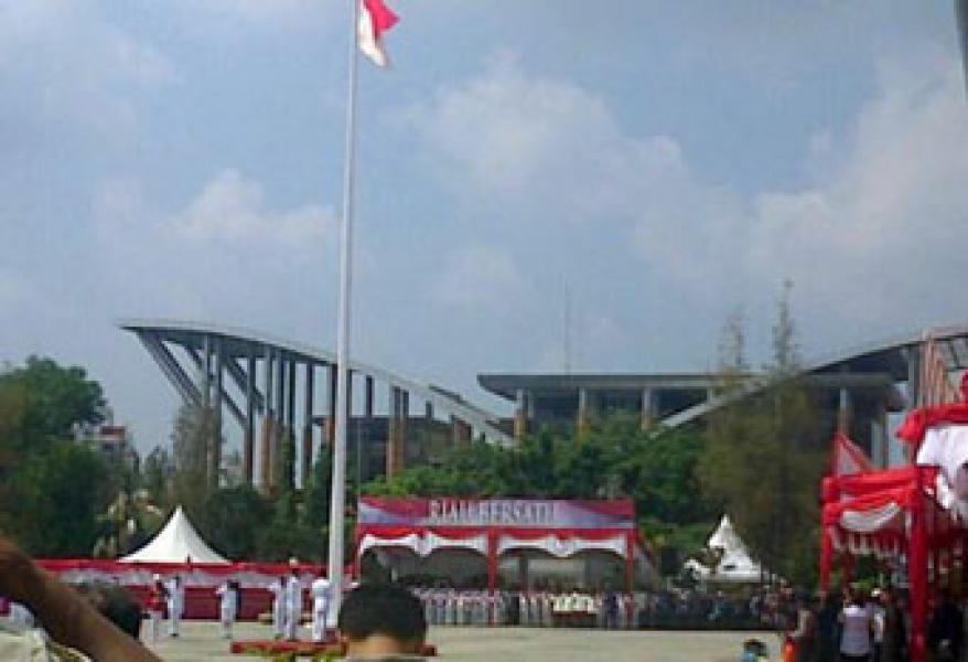 Aubade Nyanyikan `Ayam Putih Pungguk` Pada Upacara HUT RI ke 69