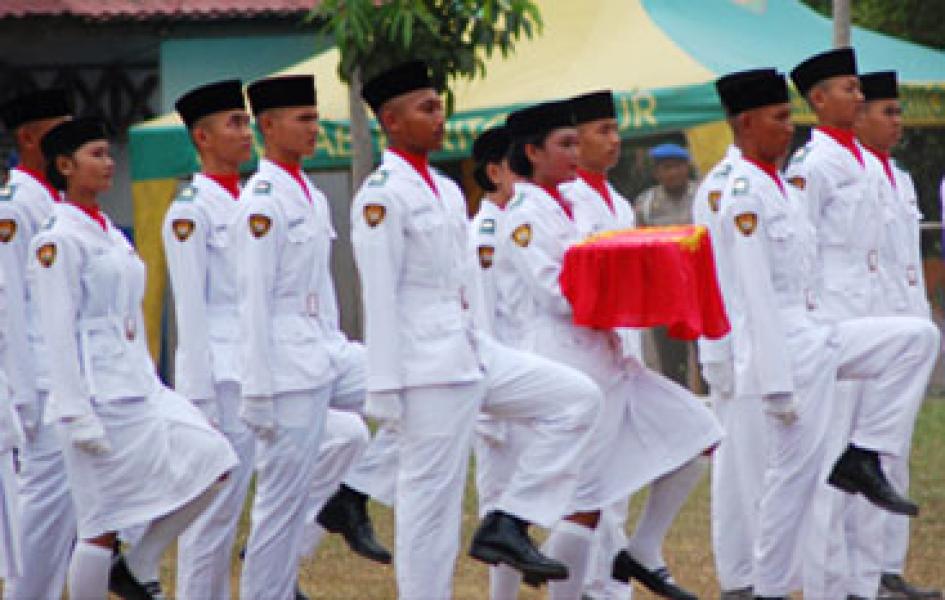 Bupati Kepulauan Meranti Kukuhkan Anggota Paskibra 2014