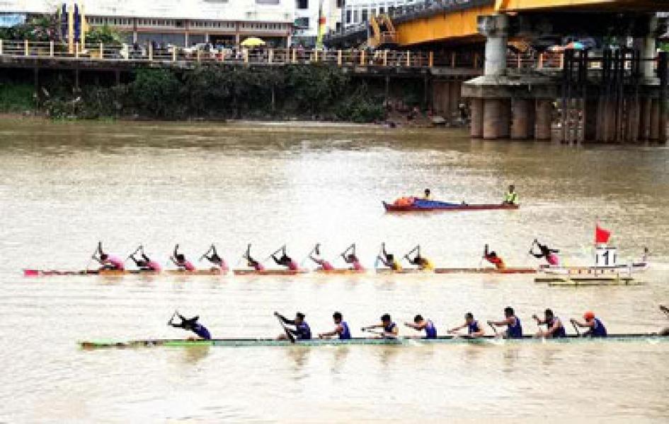 Danau Baru Juarai Pacu Sampan Hari Kemerdekaan RI di Rengat