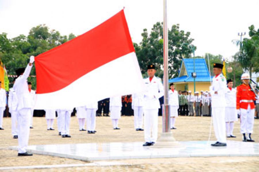 Duplikat Merah Putih Dikibarkan, HUT RI di Meranti Berjalan Hikmat  