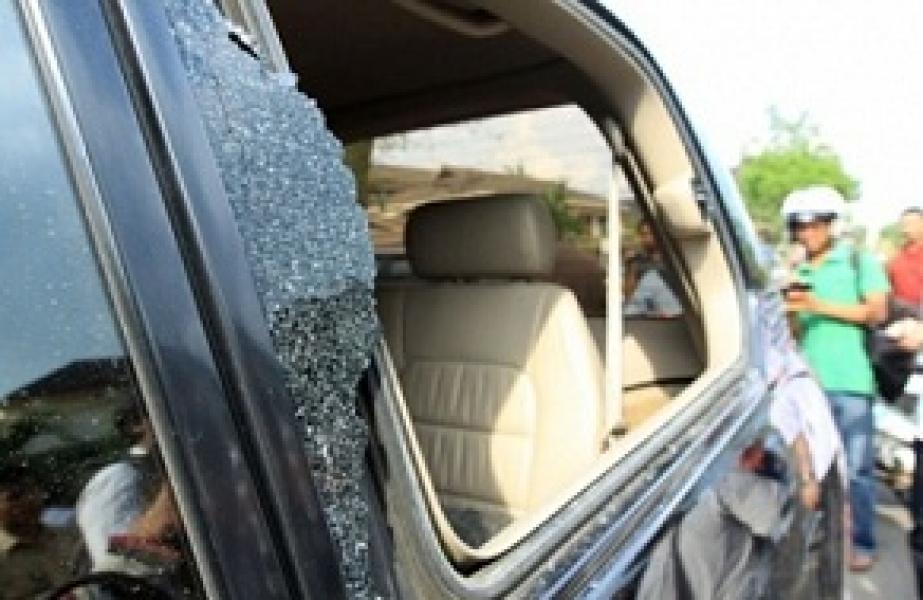 Kaca Mobil Suzuki Ertiga Milik PNS Dipecah