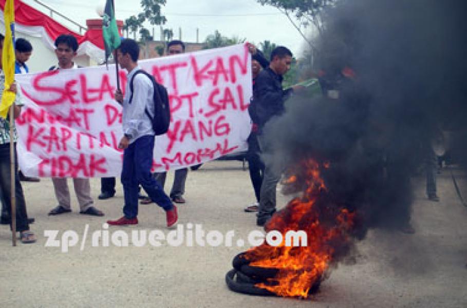 Mahasiswa HPPMKG dan HMI Inhil Tuntut Pencabutan Ijin PT SAL