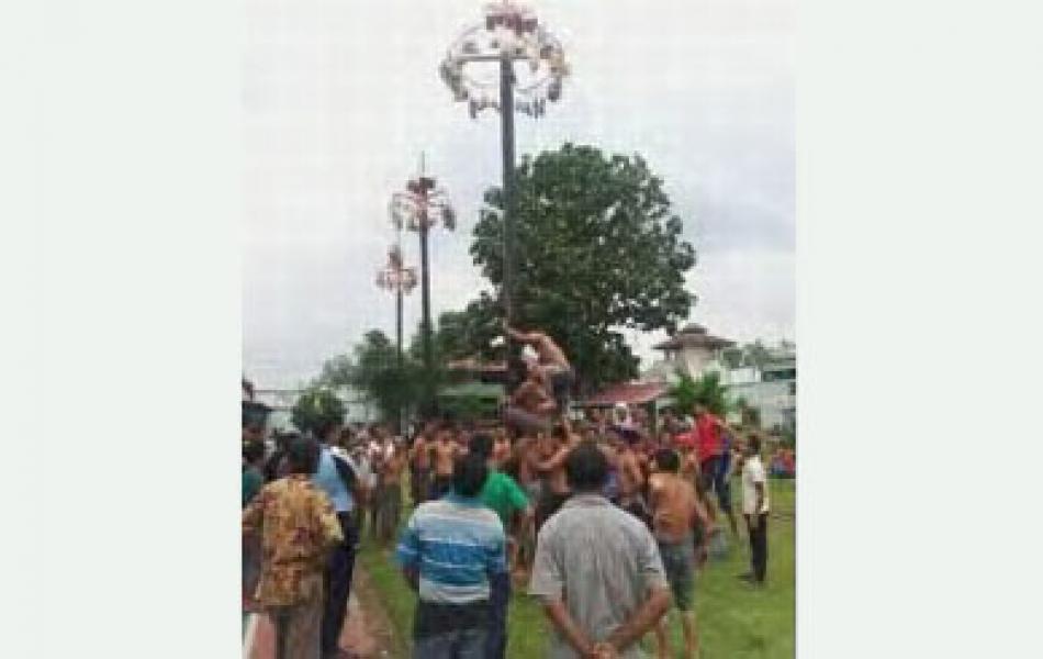 Meriahkan HUT RI, Warga Binaan Rutan Panjat Pinang