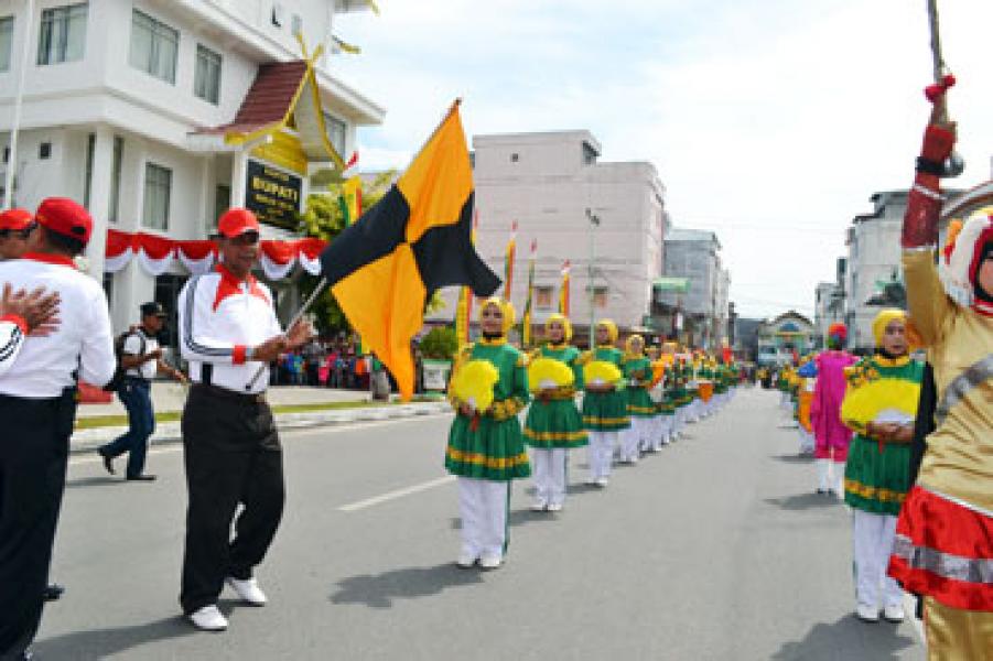 Meriahkan Hari Kemerdekaan RI ke 69, Pemkab Rohil Gelar Pawai Karnaval