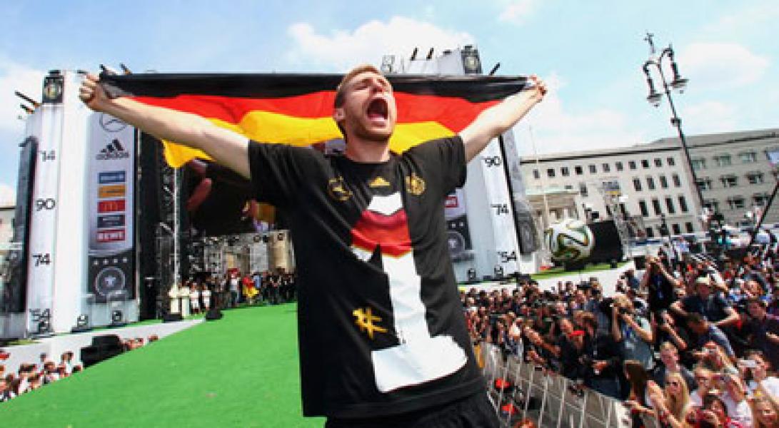 Mertesacker Pensiun dari Timnas Jerman