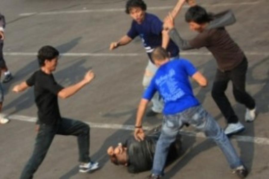 Nyuri Motor Sambil Mabuk Lem, Dedi Babak Belur Dihajar Massa