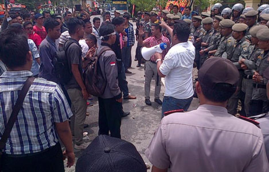 Pengambilan Sumpah Anggota DPRD Pelalawan Diwarnai Unjuk Rasa