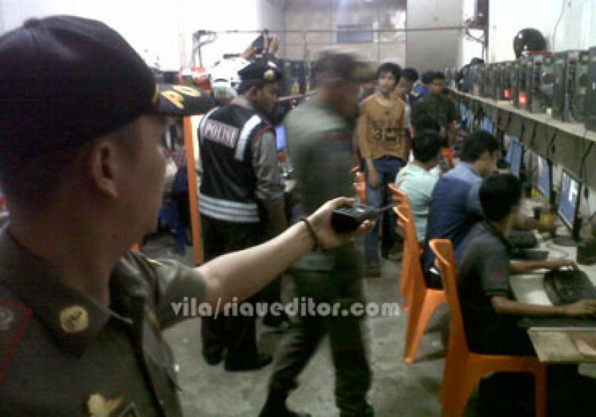 Pengusaha Sayangkan Aksi Tutup Paksa Warnet Begadang