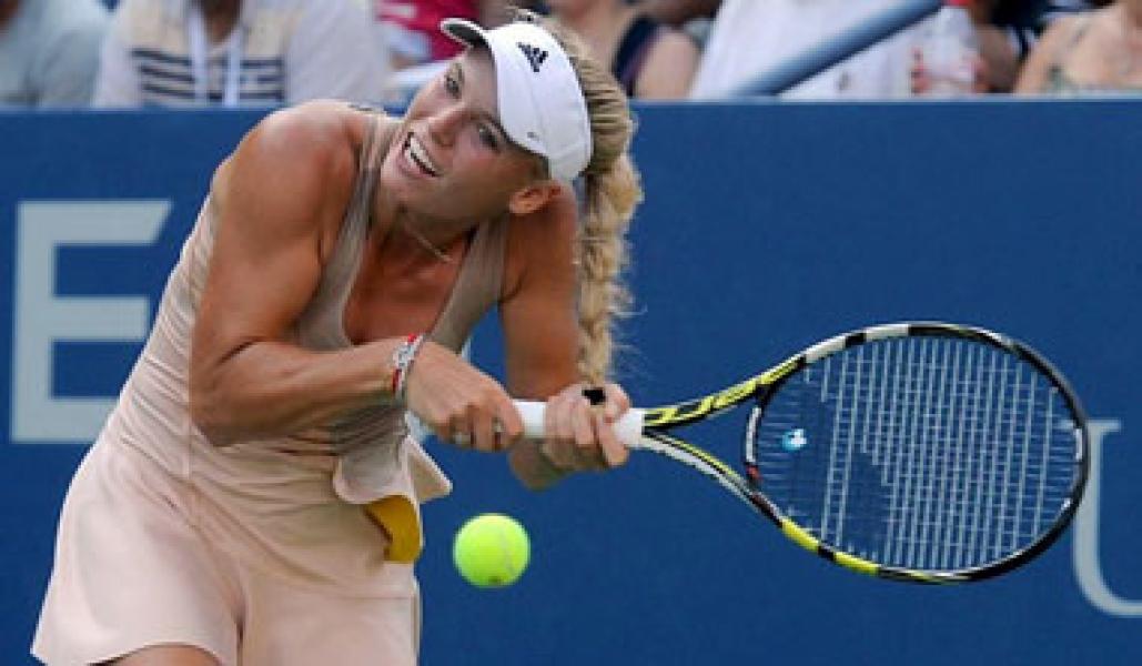 Rambut Tersangkut Raket, Kepala Wozniacki Hampir Putus?