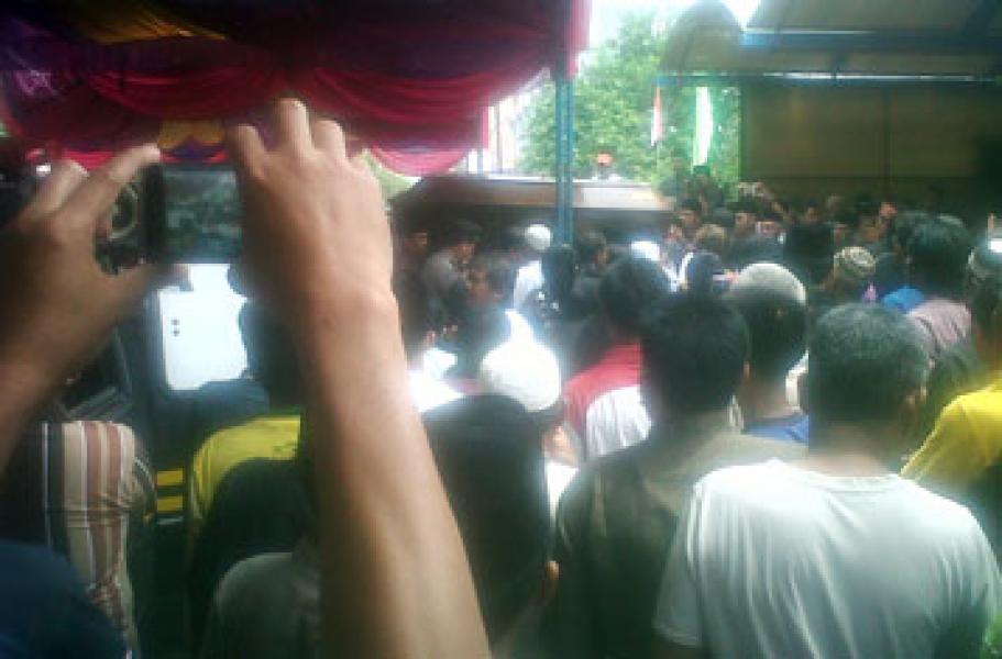 Ribuan Warga Rengat Takziah ke Kediaman Alm. Susilowadi
