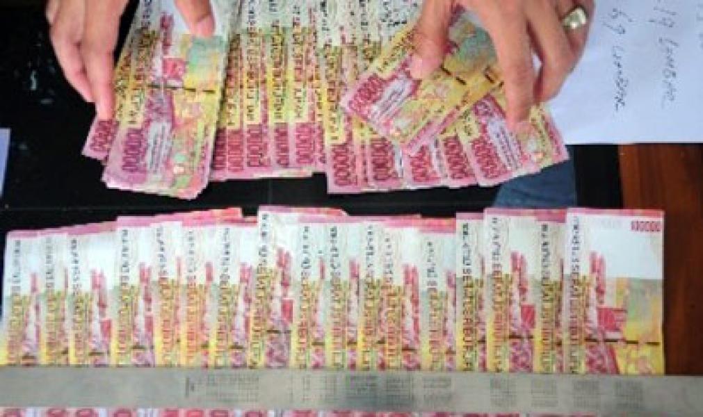Rupiah Terus Bergerak Melemah