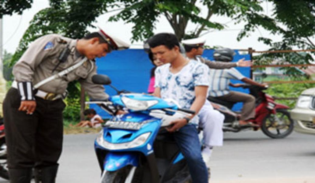 Sat Lantas Polresta Pekanbaru Buru Pengendara Tanpa Helm