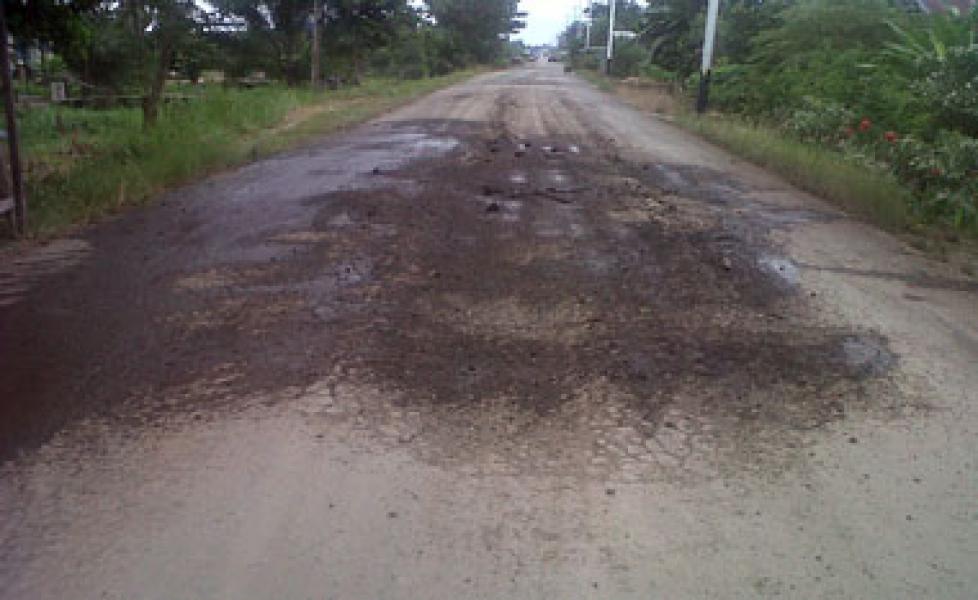 Warga Minta Jalan Azki Aris Rengat Diperbaiki