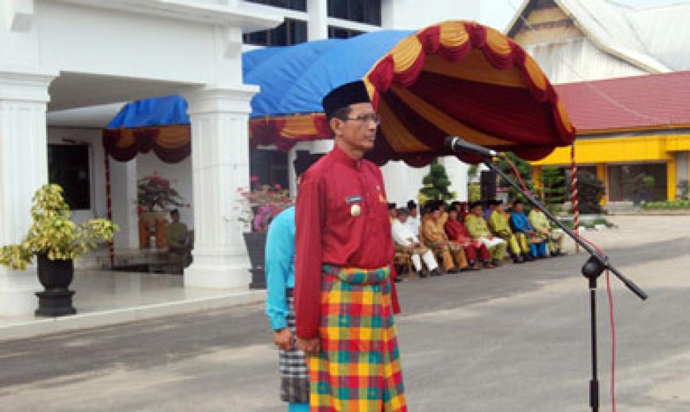 Bupati Inhu Irup Pada Upacara Peringatan Hari Jadi Riau Ke 58