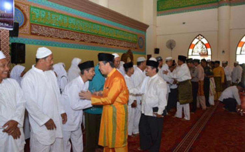 Bupati Syamsuar Lepas 169 JCH di Masjid Islamic Center Siak
