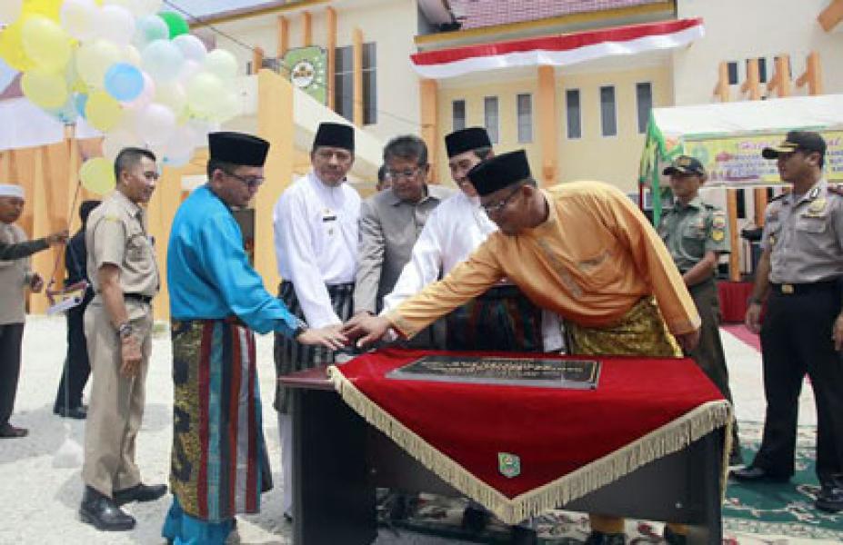 Bupati Syamsuar Resmikan Kantor Camat Kandis