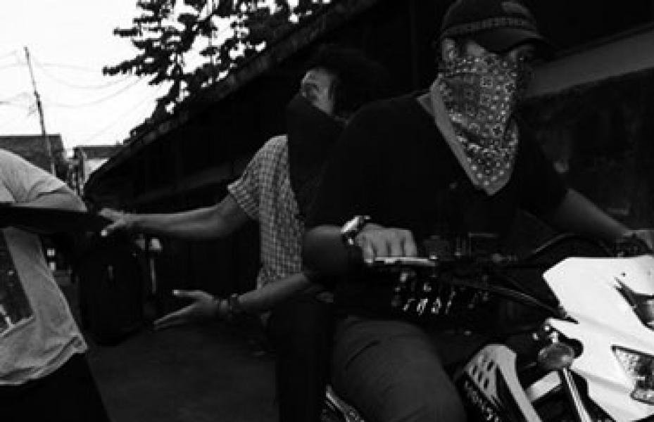 Dijambret, Uang dan Handphone Raib