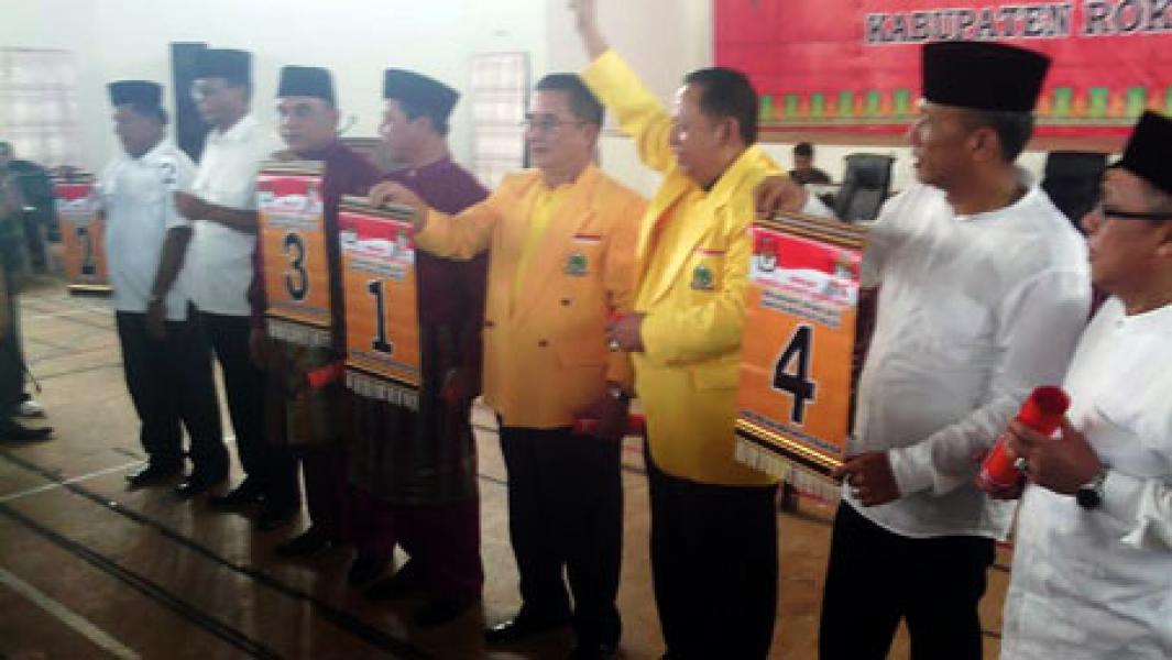 Empat Kandidat Pilkada Rohil Lakukan Pencabutan Nomor Urut